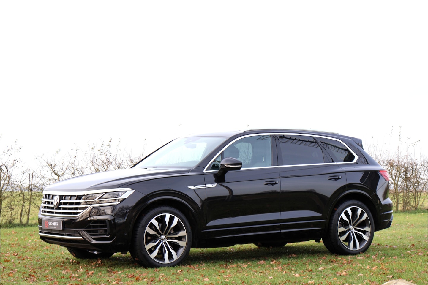 Volkswagen Touareg - 3.0 TDI R-Line - Pano - Massage - Luchtvering - Vol - AutoWereld.nl