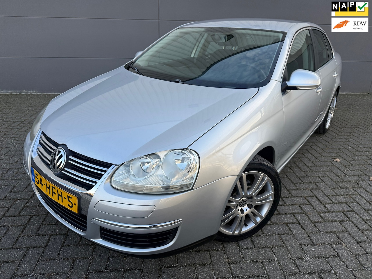 Volkswagen Jetta - 1.6 Comfortline*AIRCO*APK*NAP*CRUISE*TERKHAAK - AutoWereld.nl