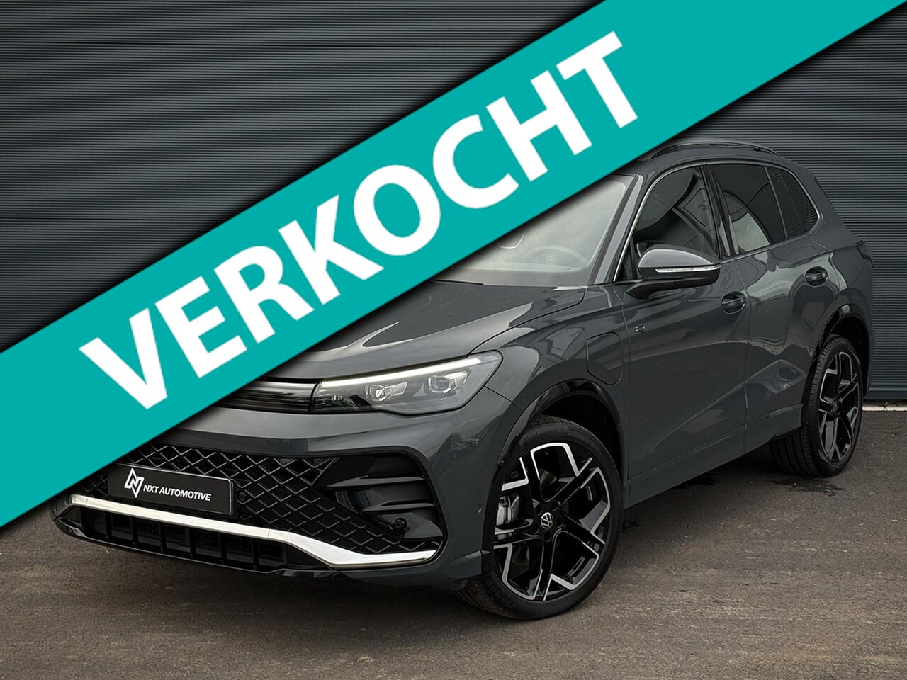 Volkswagen Tiguan - 1.5 eHybrid R-Line, 272 pk, Pano, Massage, IQ light - AutoWereld.nl