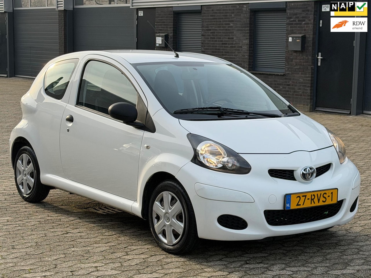 Toyota Aygo - 1.0-12V Access Nieuw APK BOEKJES 3deurs - AutoWereld.nl