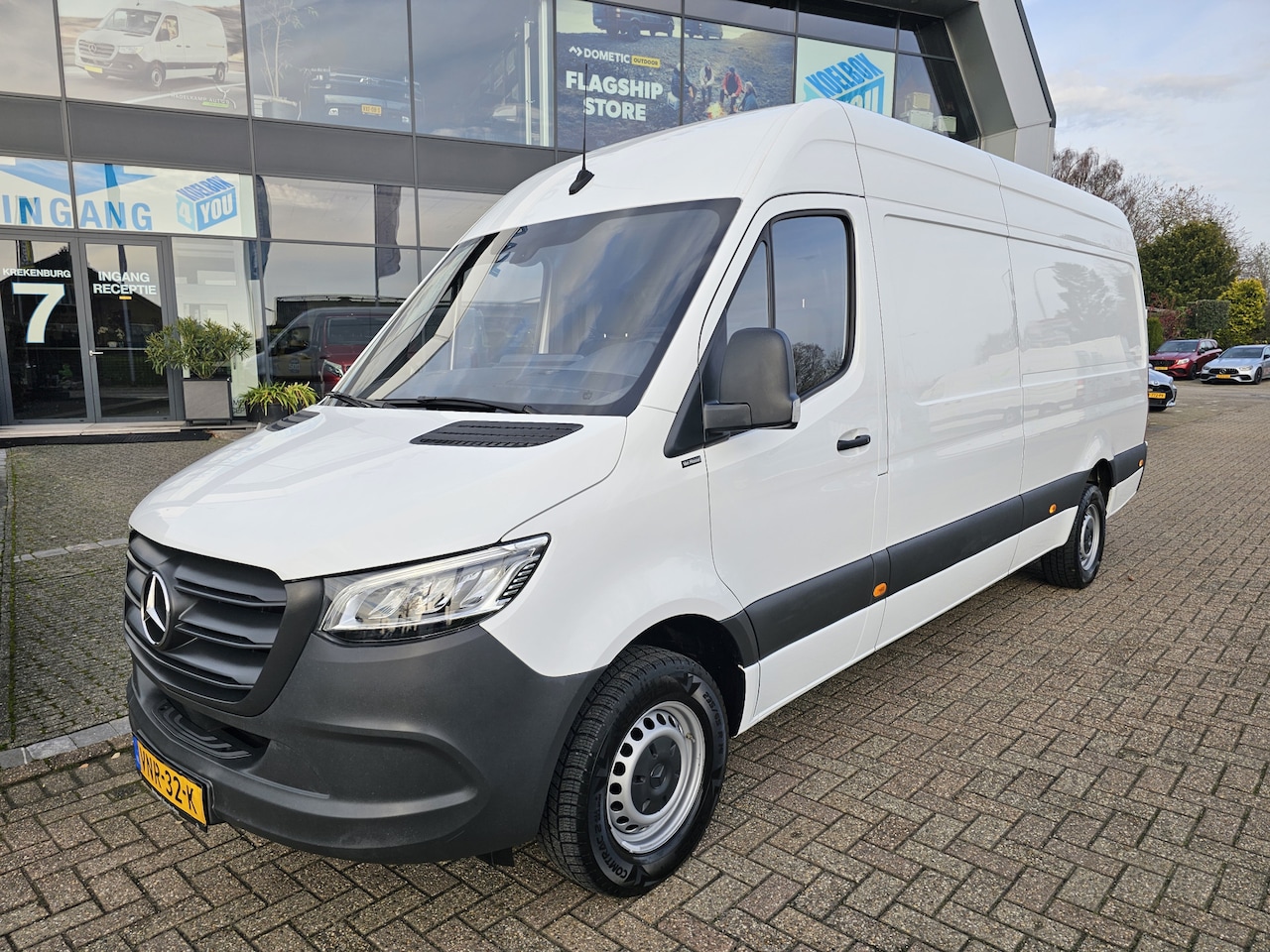 Mercedes-Benz Sprinter - 317 CDI L3-H2 Handgeschakeld * LED * Trekhaak * MBUX * Cruise * - AutoWereld.nl