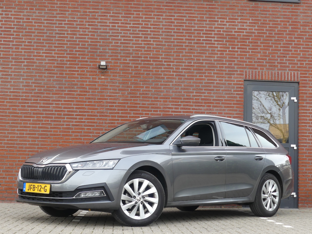 Skoda Octavia Combi - 1.0 e-TSI Business Edition 1.0 e-TSI Business Edition - AutoWereld.nl