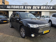 Mitsubishi Outlander - 2.0 PHEV Executive Edition automaat/navi/clima/cruise control/trekhaak/lm velgen/achter ca