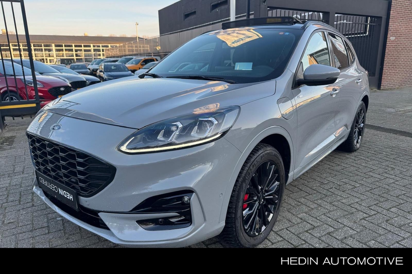 Ford Kuga - 2.5 PHEV Graphite Tech Edition | Panoramadak | Trekhaak | Winter Pack - AutoWereld.nl