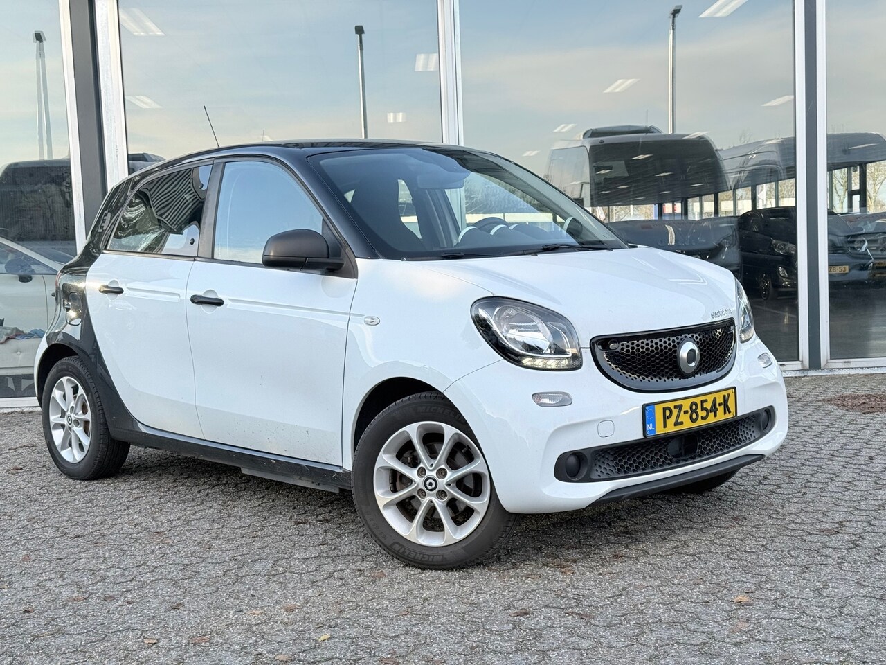 Smart Forfour - Electric drive pure 18 kWh Automaat - AutoWereld.nl