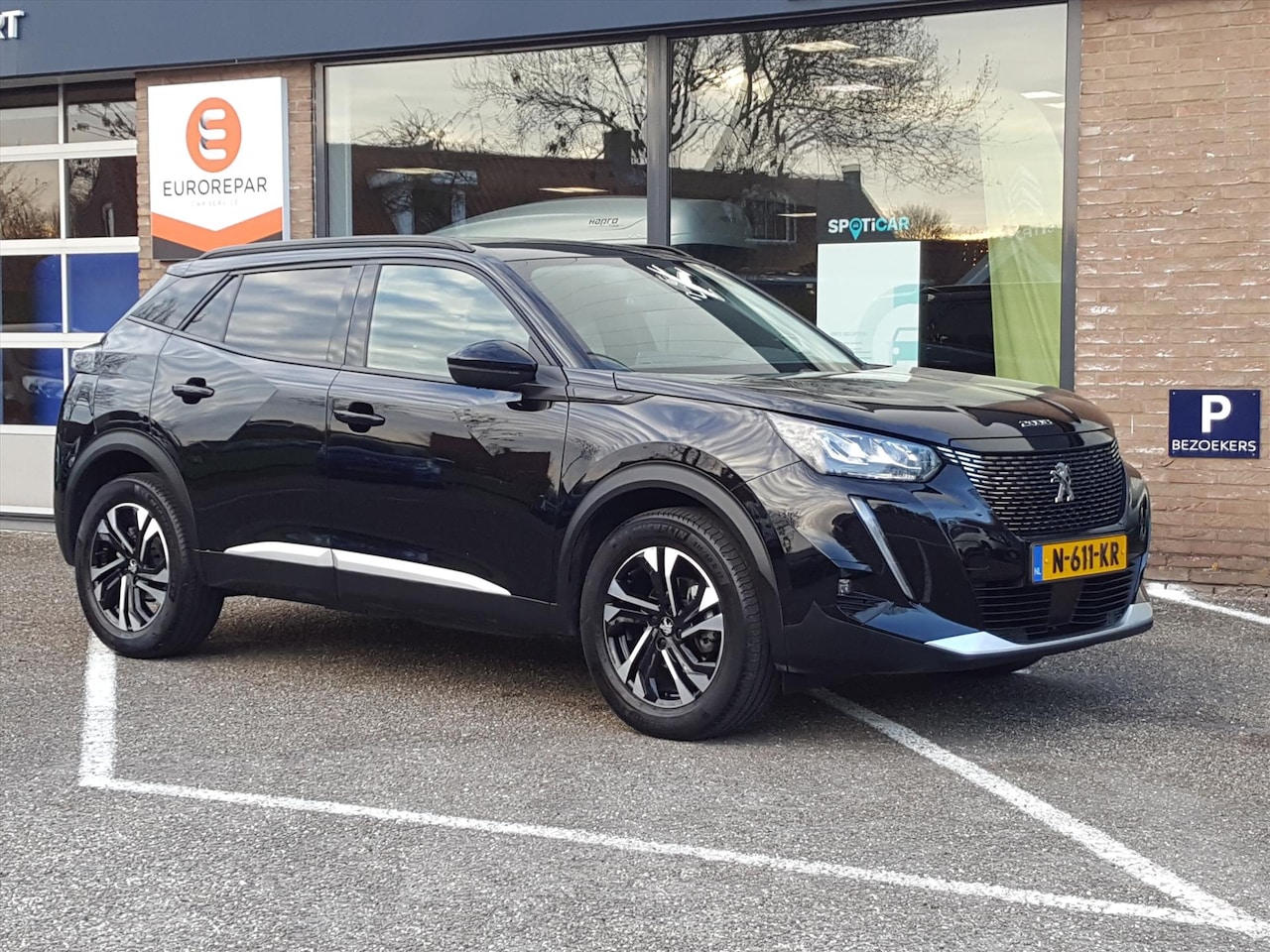 Peugeot 2008 - 1.2 PT 100pk Allure TREKHAAK afneembaar | Navigatie | Apple Carplay & Android auto | KEYLE - AutoWereld.nl
