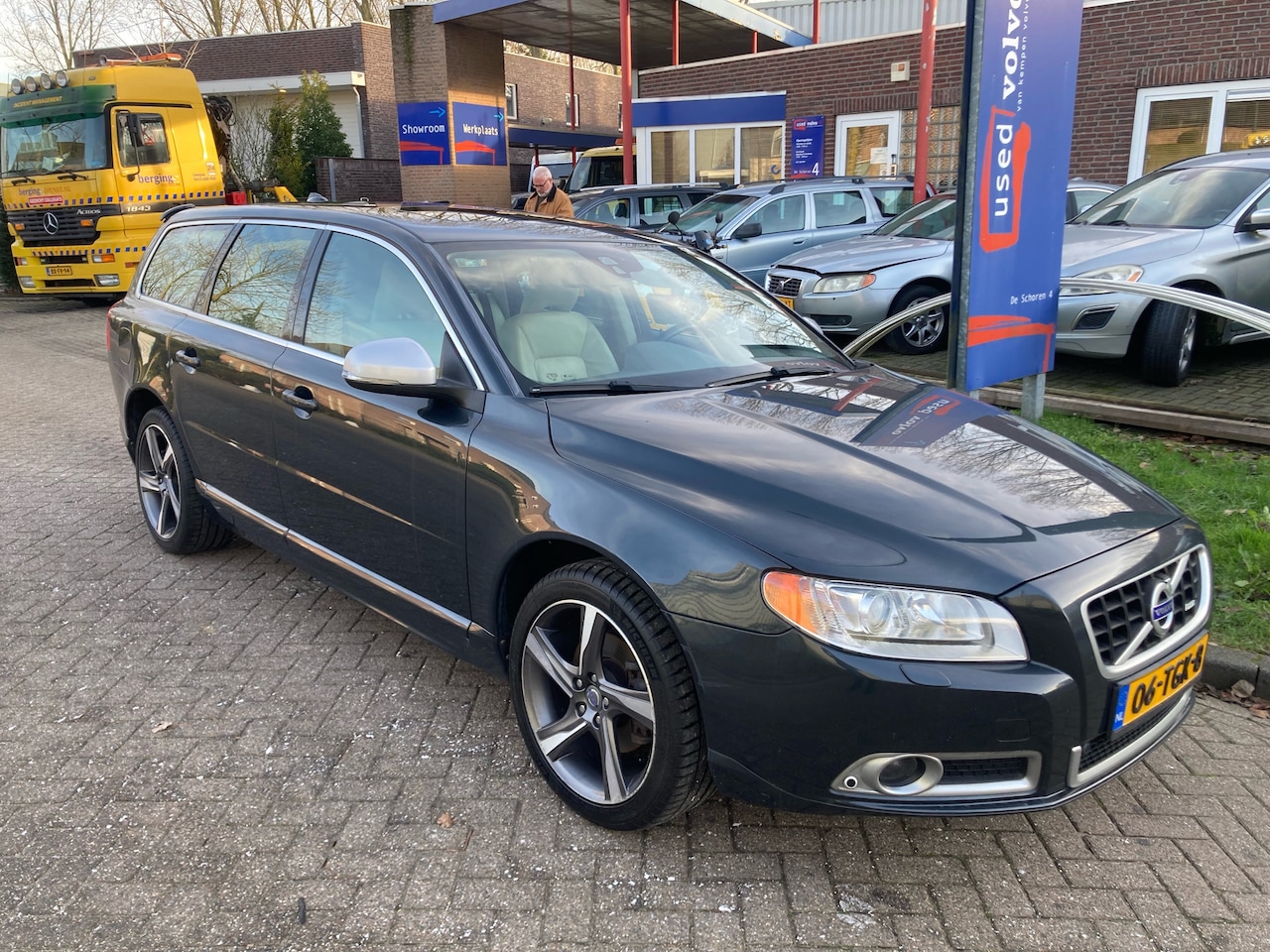 Volvo V70 - 1.6 T4 Limited Edition 1.6 T4 180PK Limited Edition, Automaat, Clima, Leder, Xenon, Trekhaak, PDC, Camera, 18" LM - AutoWereld.nl