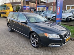 Volvo V70 - 1.6 T4 180PK Limited Edition, Automaat, Clima, Leder, Xenon, Trekhaak, PDC, Camera, 18" LM