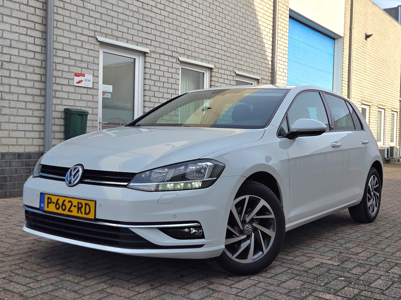 Volkswagen Golf - 1.0 TSI Navigatie-Carplay-ACC-Led-PDC-Stoelverwarming - AutoWereld.nl