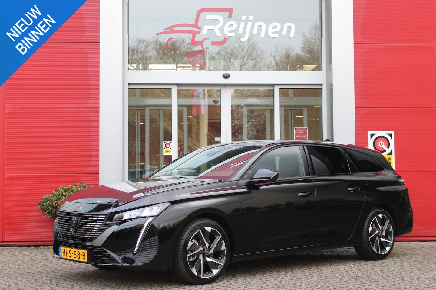 Peugeot 308 SW - 1.2 Hybrid 145PK e-DCS6 ALLURE | AGR COMFORT STOELEN | AFNEEMBARE TREKHAAK | KEYLESS ENTRY - AutoWereld.nl