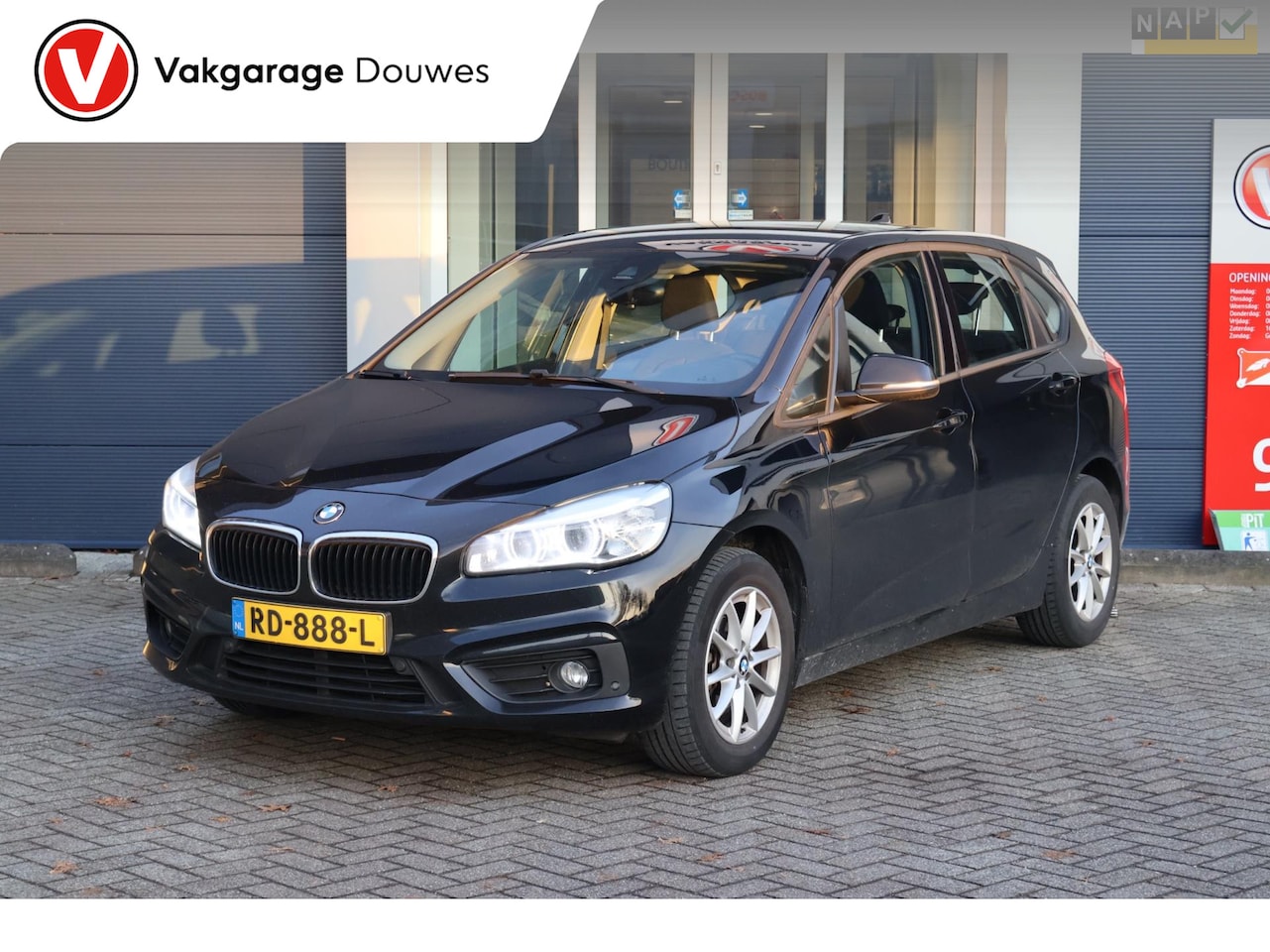 BMW 2-serie Active Tourer - 218i Corporate Lease Executive | NAP | Automaat | Navi | Stoelverwarming - AutoWereld.nl