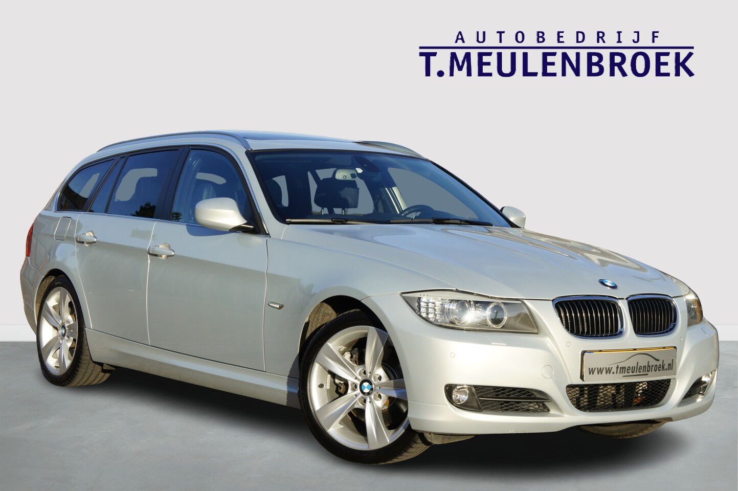 BMW 3-serie Touring - 330xi Auto is geheel in nieuwstaat - AutoWereld.nl