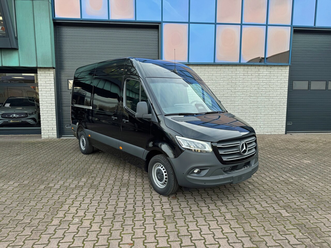 Mercedes-Benz Sprinter - 317 L2H2 2x Schuifdeur Alarm kl3 Adaptieve cruise Digitale binnenspiegel Pro Trekhaak 3.5T - AutoWereld.nl