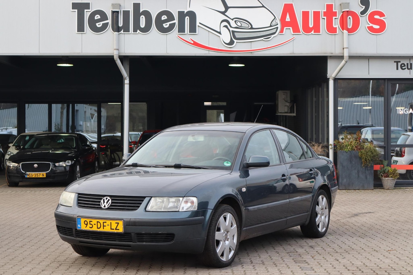 Volkswagen Passat - 1.8-5V Turbo Trendline Airco, Climate control, Cruise control, Lichtmetalen wielen, Zie fo - AutoWereld.nl