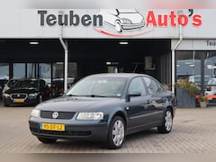 Volkswagen Passat - 1.8-5V Turbo Trendline Airco, Climate control, Cruise control, Lichtmetalen wielen, Zie fo