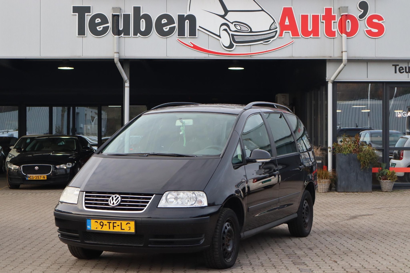 Volkswagen Sharan - 2.0 Trendline 7 Persoons, Climate control, Cruise control, Radio cd speler, Trekhaak - AutoWereld.nl