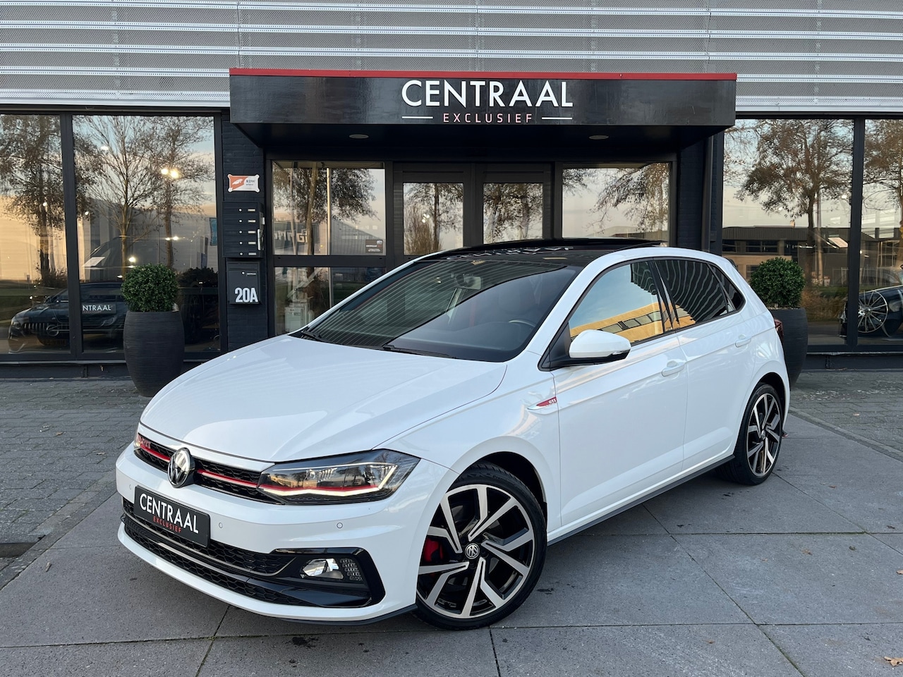 Volkswagen Polo - GTI 2.0 TSI|Pano|Beats|Carplay|Pdc|Stoelverwarming|200PK - AutoWereld.nl