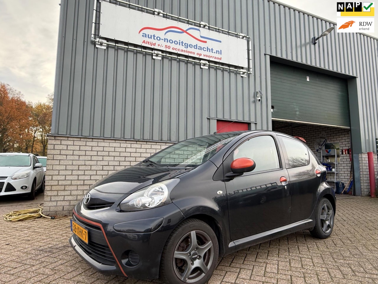 Toyota Aygo - 1.0 VVT-i Comfort Orange 1.0 VVT-i Comfort Orange - AutoWereld.nl