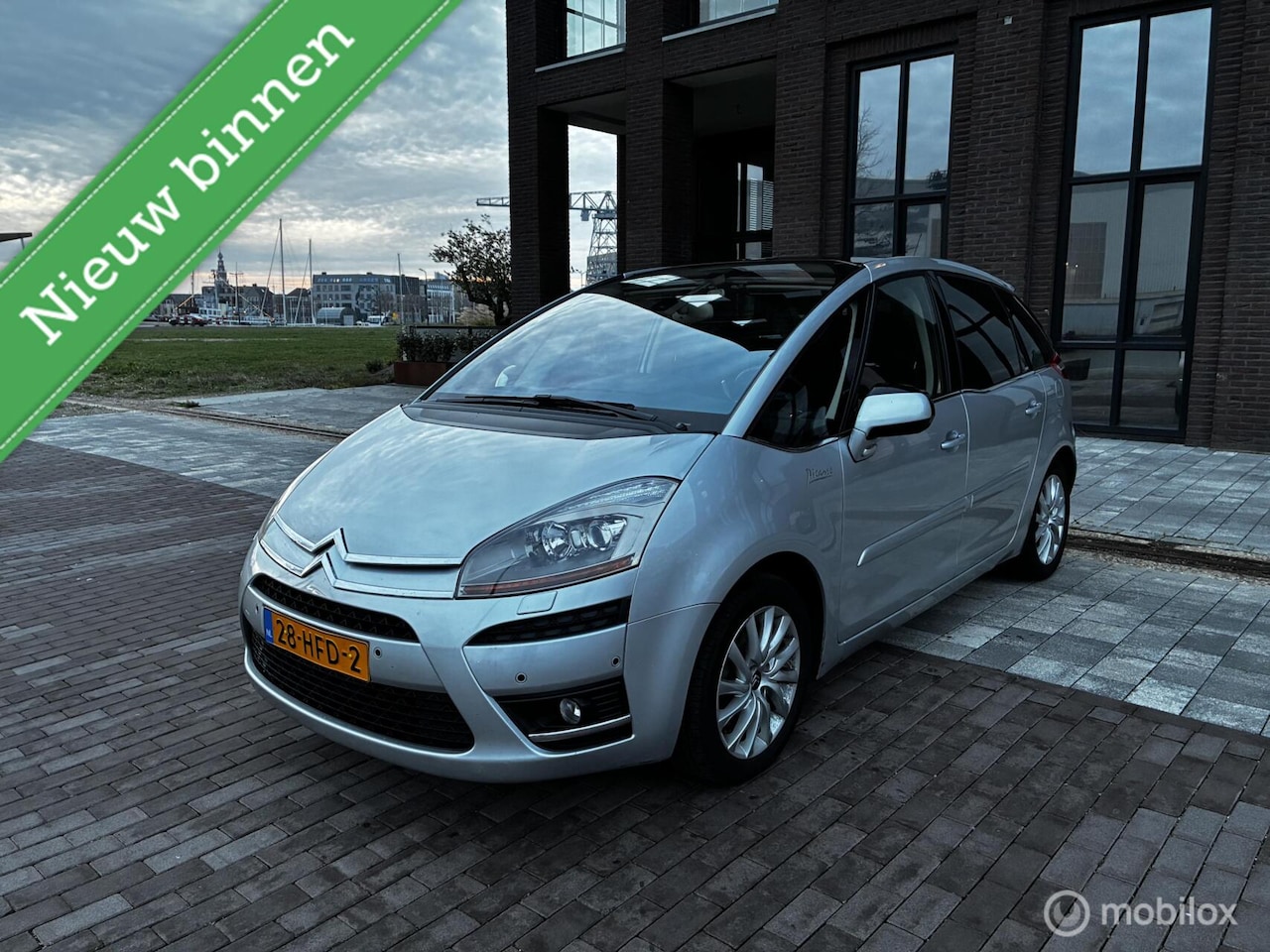 Citroën C4 Picasso - 2.0 HDI Business Clima Panorama Xenon - AutoWereld.nl