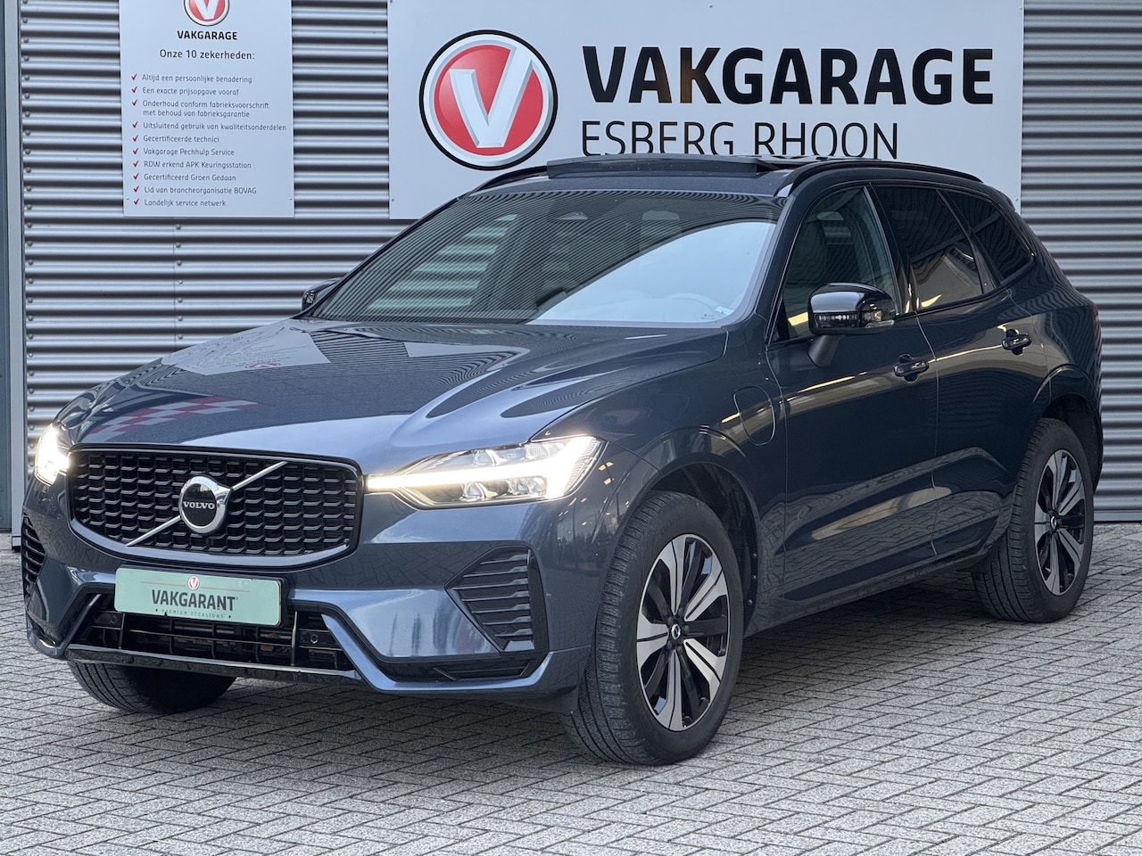 Volvo XC60 - 2.0 T6 Plug-in hybrid AWD Plus Dark R-Design LONG RANGE SCHUIFDAK,H/K - AutoWereld.nl