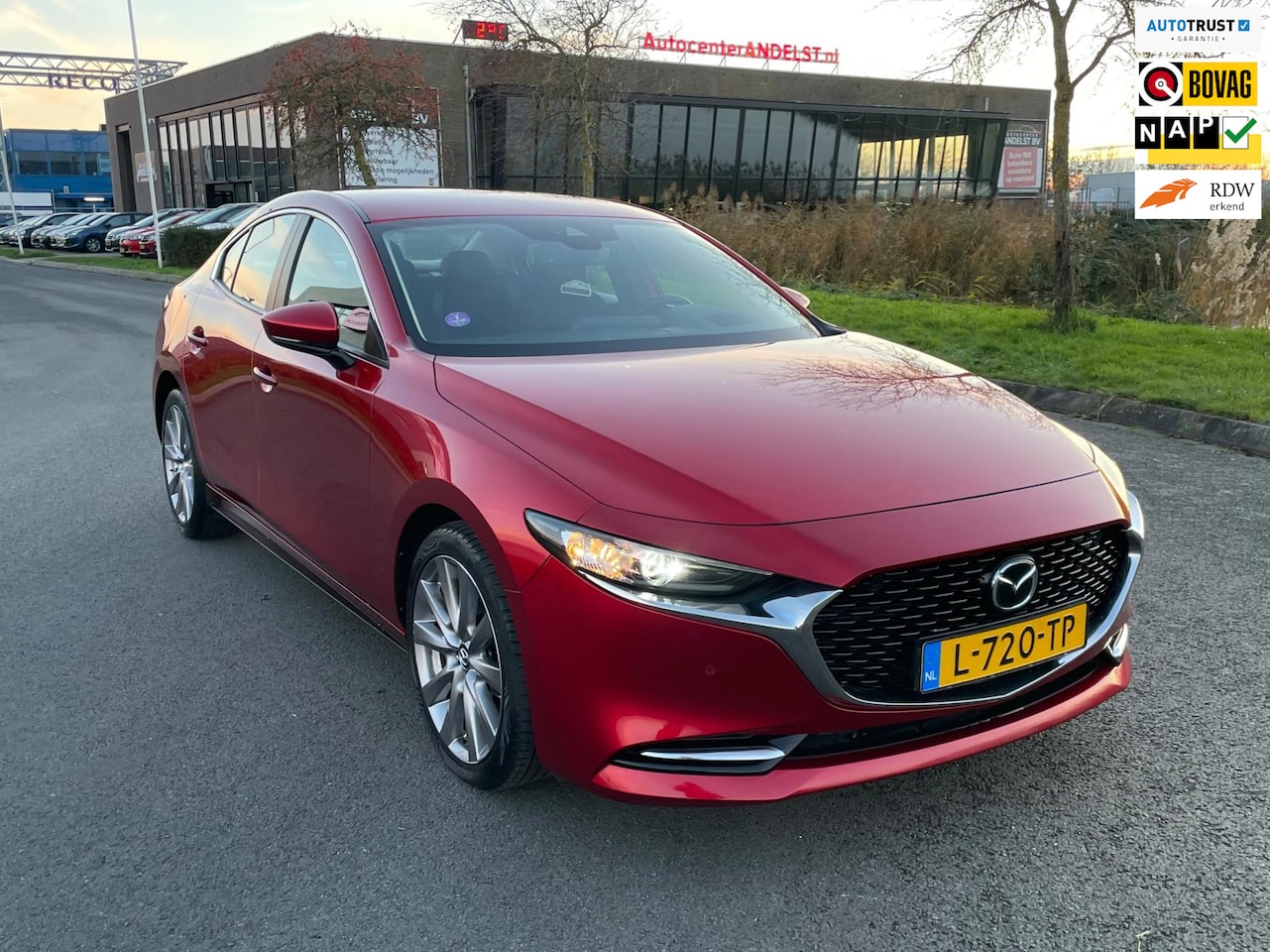 Mazda 3 - 2.0 e-SkyActiv-X M Hybrid 186 Comfort, Acc, Cam, Pdc, Stoel-/Stuurverw, Navi, Head-up, 1e - AutoWereld.nl