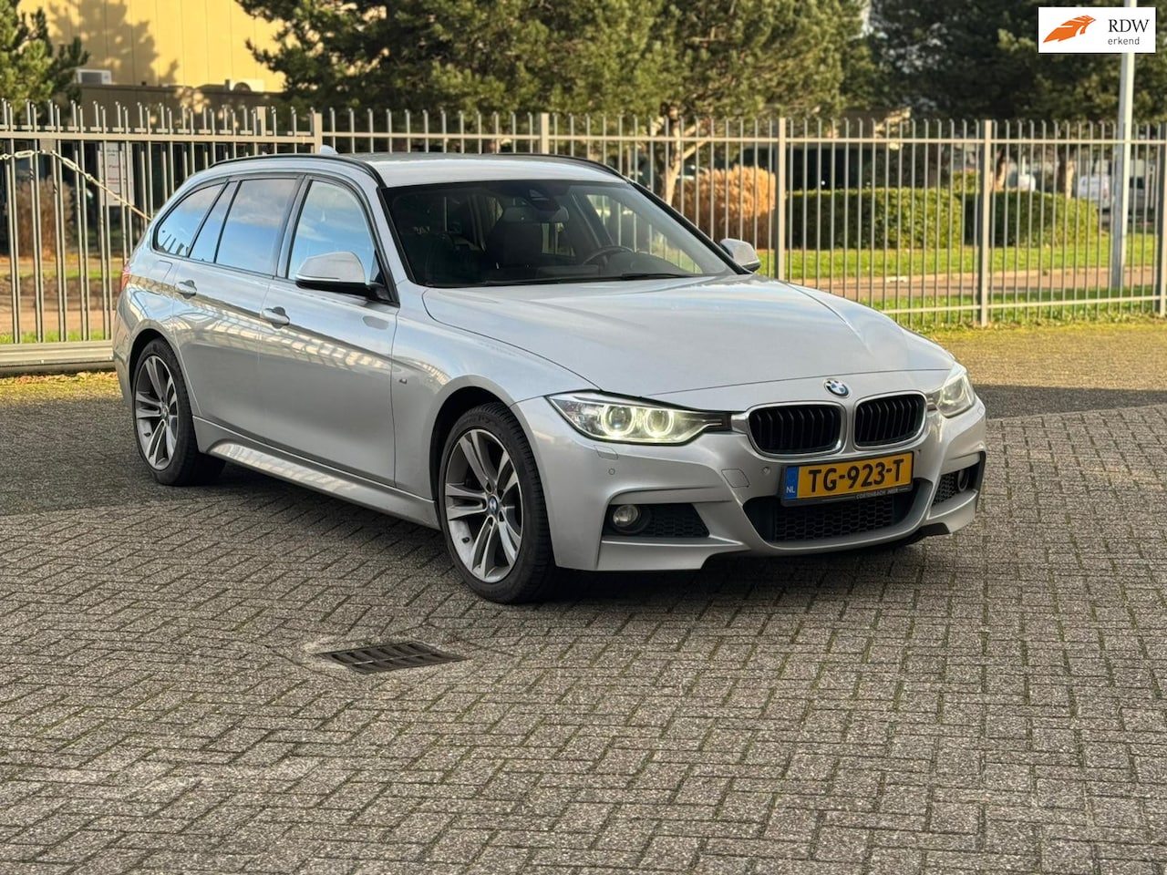 BMW 3-serie Touring - 320d xDrive M Sport High Executive 320d xDrive M sport High Executive - AutoWereld.nl