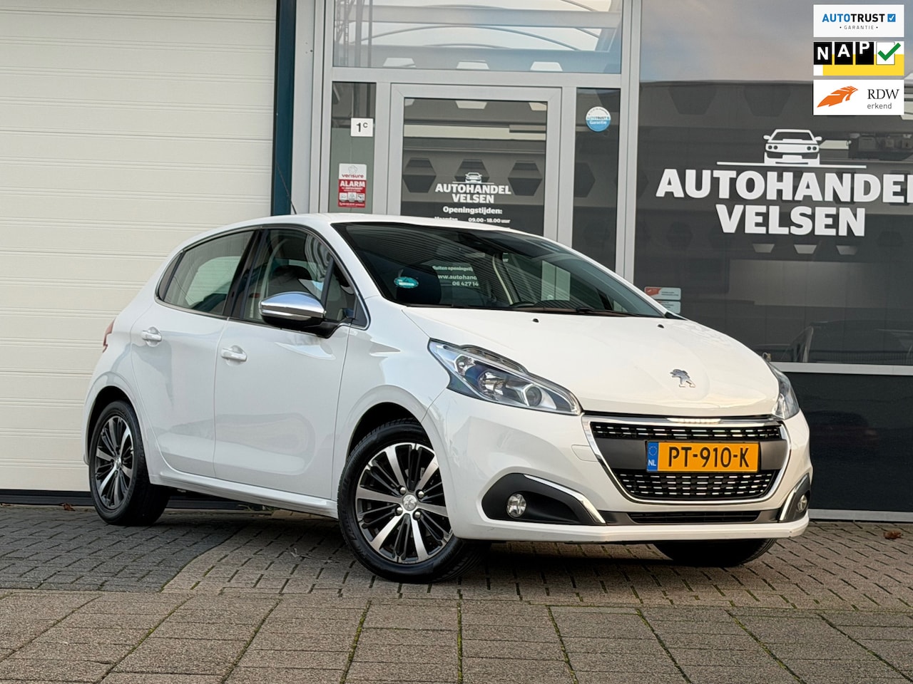 Peugeot 208 - 1.2 PureTech Allure Automaat Apple carplay - AutoWereld.nl