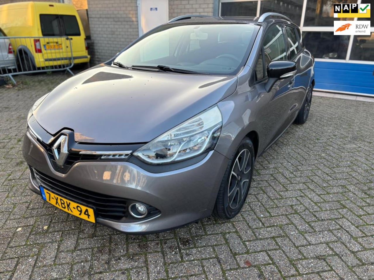 Renault Clio Estate - 0.9 TCe Expression|DEALEROH|AIRCO|CRUISE|NAP|NAVI - AutoWereld.nl