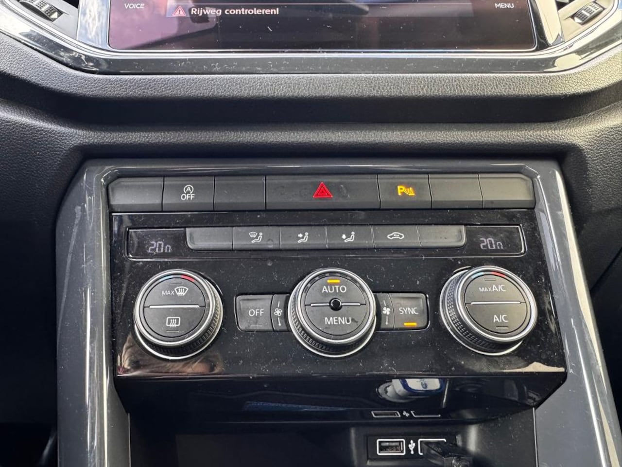 Volkswagen T-Roc - 1.5 TSI Sport 1.5 TSI Sport (virtual cockpit)