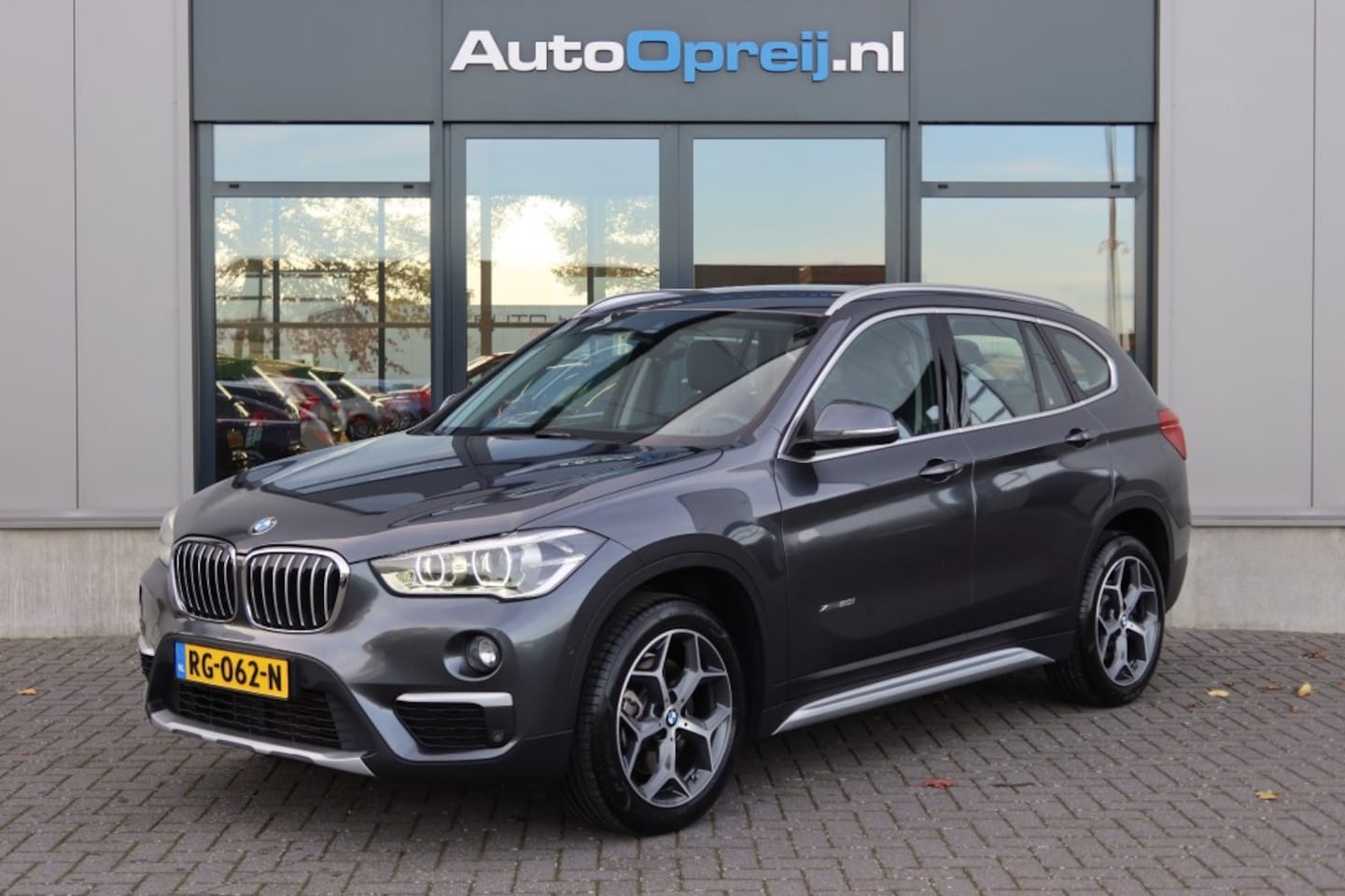 BMW X1 - xDrive20i AUTOMAAT High Executive 192pk NAVI, Leder, Cruise, Stoelverwarming - AutoWereld.nl