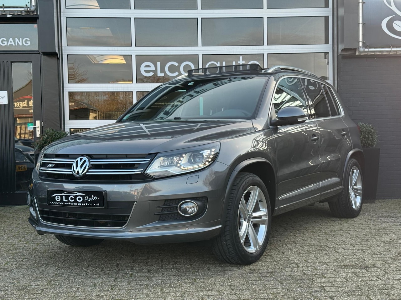Volkswagen Tiguan - 1.4 TSI 150pk R-Line Edition / Pano/ CarPlay - AutoWereld.nl