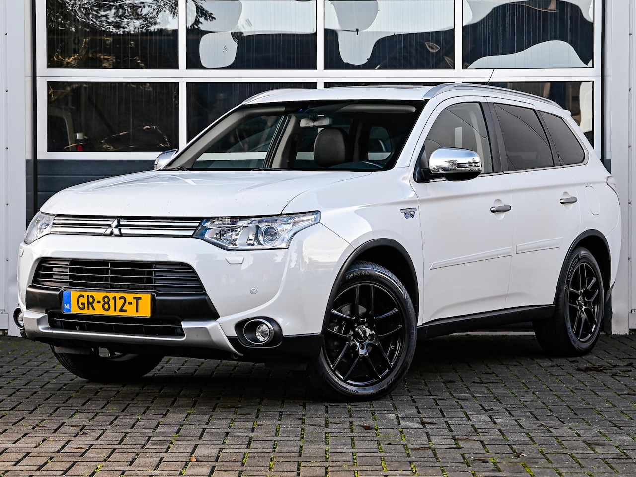 Mitsubishi Outlander - 2.0 PHEV Limited Edition X-Line | Leder | Schuifdak | Keyless | Xenon | Premium audio | Tr - AutoWereld.nl