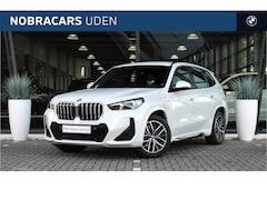 BMW X1 - xDrive25e M Sport Automaat / Trekhaak / Sportstoelen / Achteruitrijcamera / M Adaptief ond