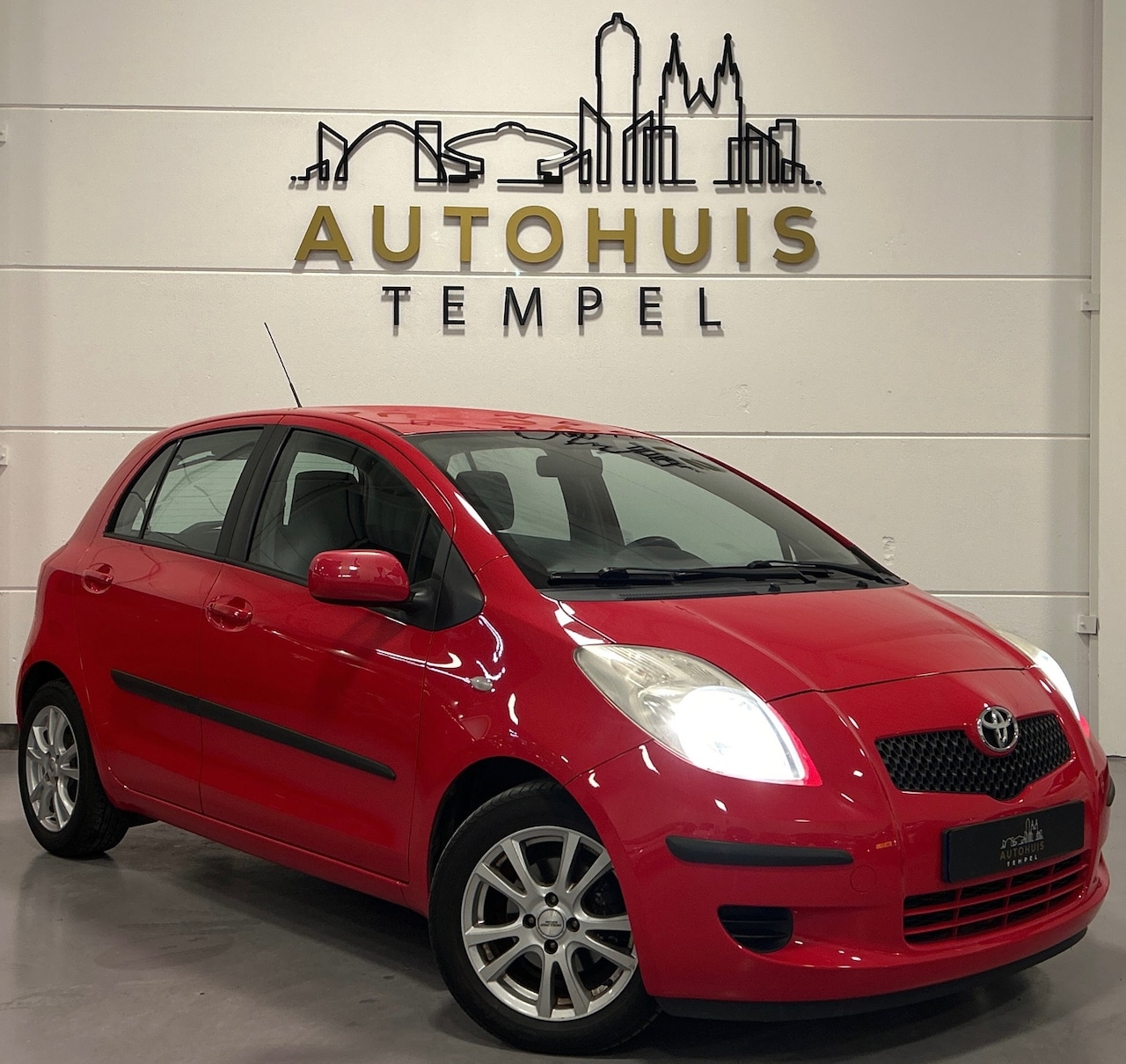 Toyota Yaris - 1.3 VVTi Sol Airco 5Deurs Nap Elektrische Ramen Isofix Trekhaak Dealer Onderhouden Lm Velg - AutoWereld.nl