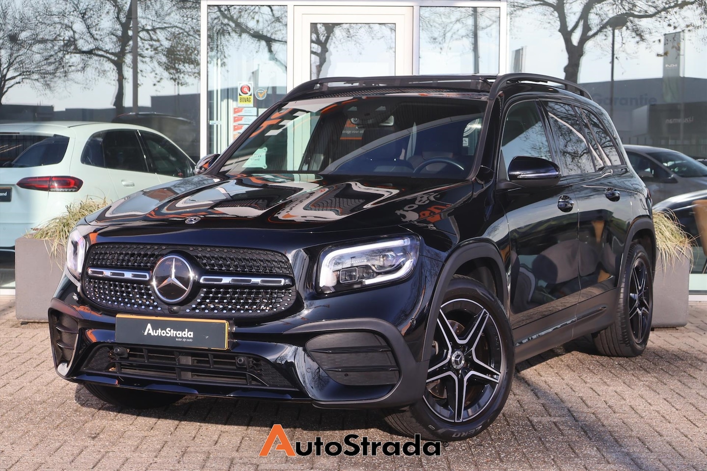 Mercedes-Benz GLB - 200 AMG-Line 163PK | Pano | Memory | Multibeam | Camera | Sfeer | Trekhaak | Climate | Tre - AutoWereld.nl