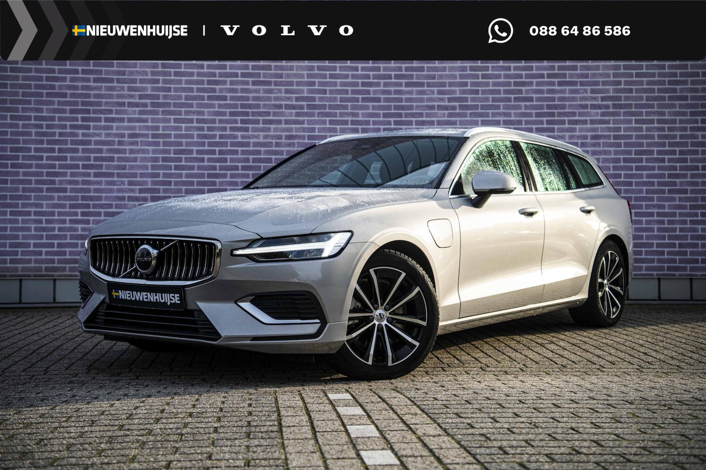 Volvo V60 - 2.0 T6 Plug-in hybrid AWD Essential Bright Semi elektrische bedienbare trekhaak | verwarmb - AutoWereld.nl