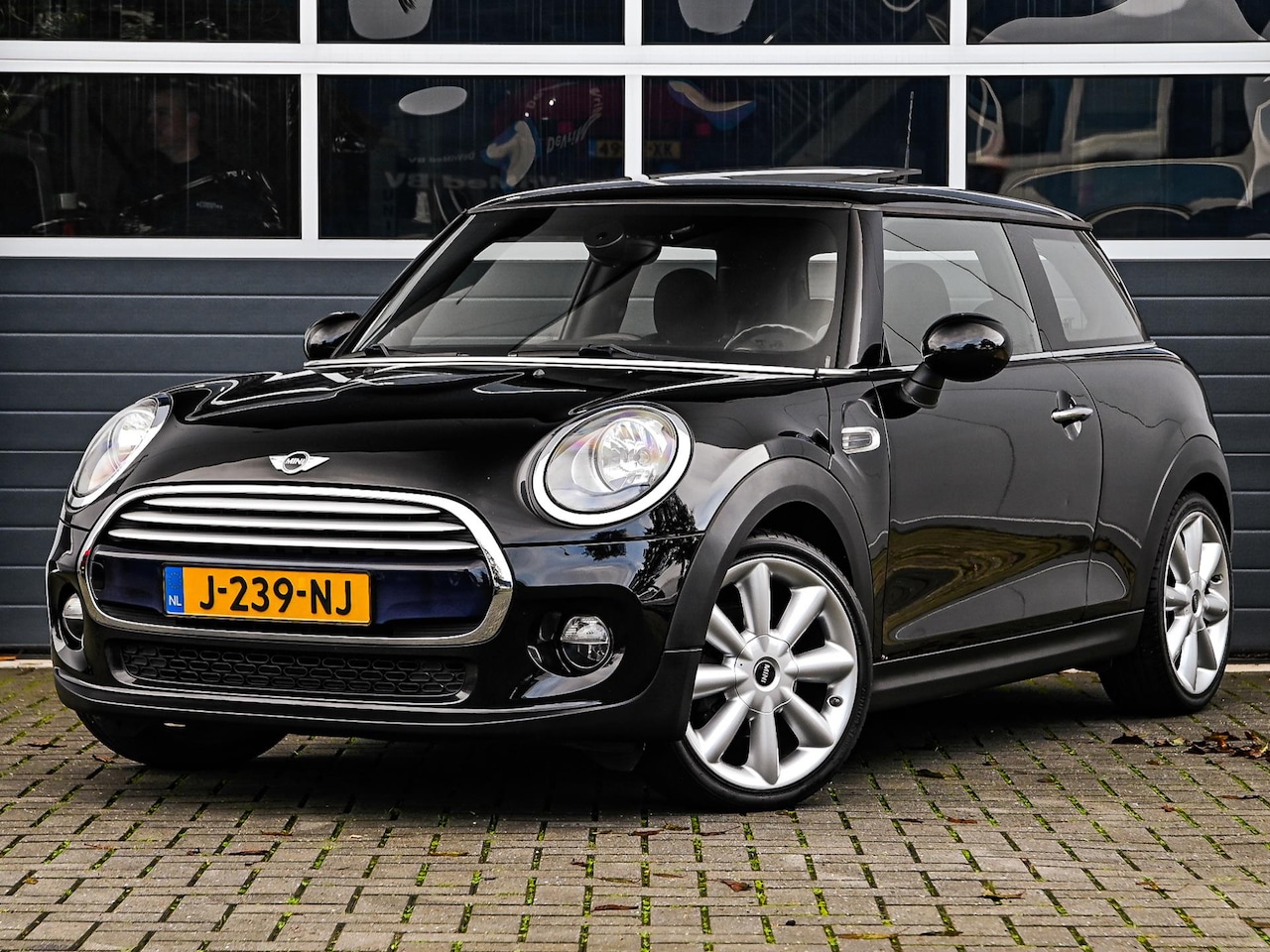 MINI Cooper - 1.5 Chili | Panoramadak | Navi | Harman&Kardon | Sportstoelen | Climate control | Cruise c - AutoWereld.nl