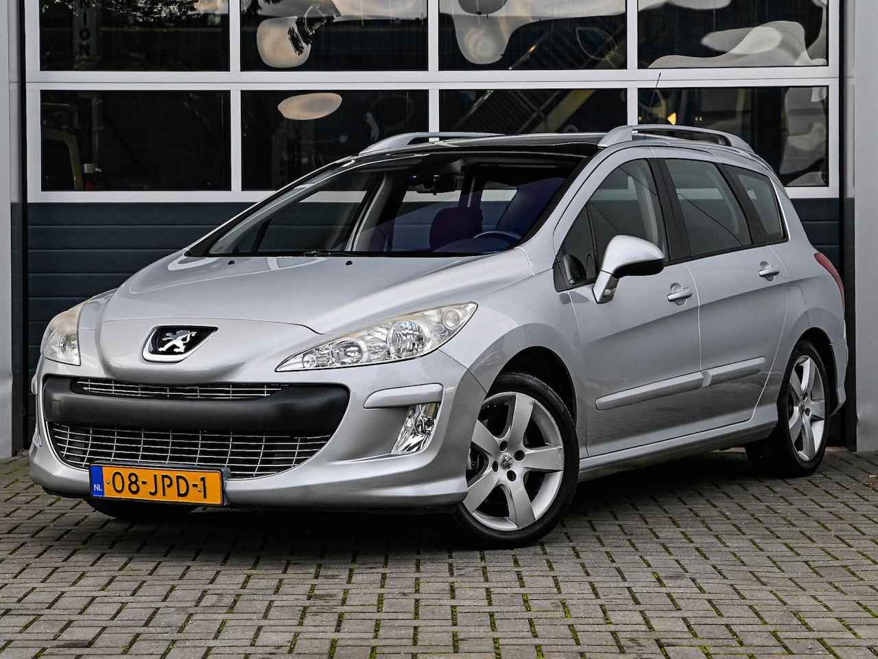 Peugeot 308 SW - 1.6 XT | Automaat | Panoramadak | Climate control | Cruise control | Trekhaak - AutoWereld.nl