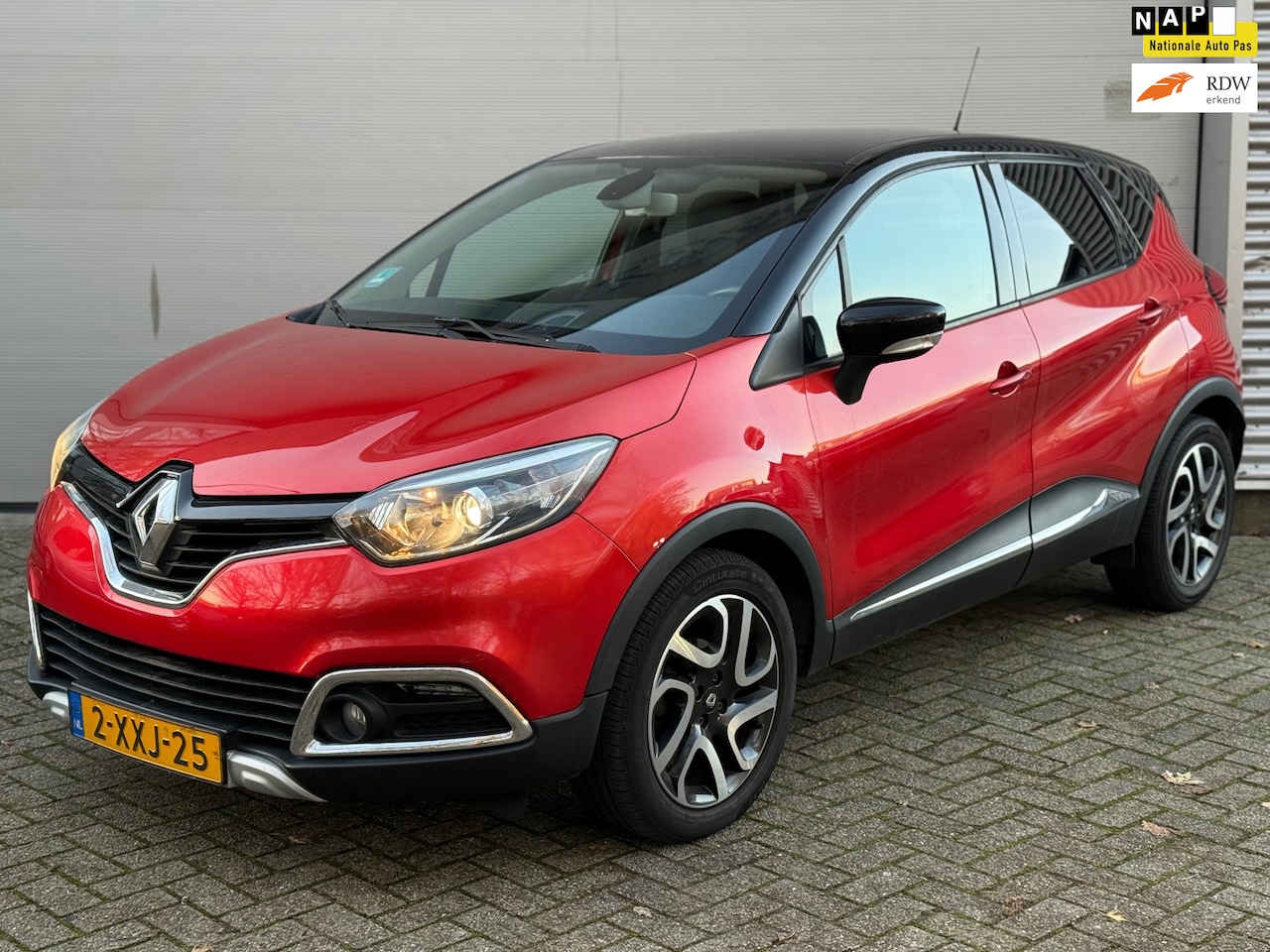 Renault Captur - 0.9 TCe Helly Hansen l Camera l Navi R-Link l Halfleder l meest complete uitvoering l - AutoWereld.nl