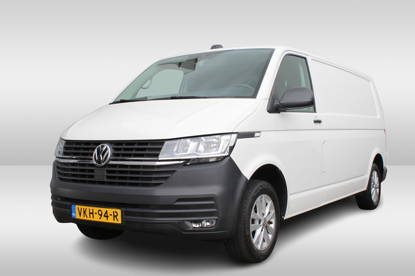 Volkswagen Transporter - 2.0 TDI L2H1 28 T6.1 > Automaat/150pk/Adapt cruise./Navi... - AutoWereld.nl