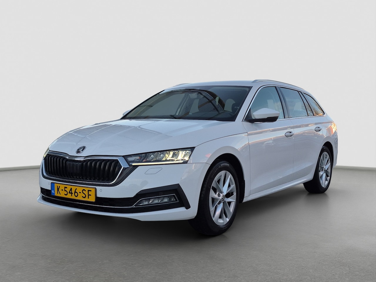 Skoda Octavia Combi - 1.0 TSI Business Edition Plus Trekhaak | Stuur+Stoelverwarming | Full LED | Elek. achterkl - AutoWereld.nl