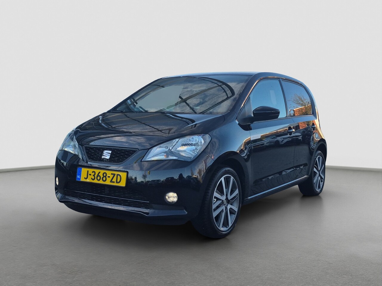 SEAT Mii Electric - electric Plus Voorruit+Stoelverwarming | Parkeersensoren | Climate control | - AutoWereld.nl