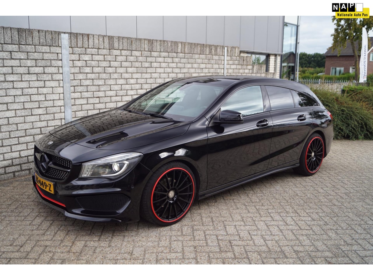 Mercedes-Benz CLA-klasse Shooting Brake - 180 OrangeArt Edition AMG Styling Autom Leder/Alcantara Navi Xenon Clima Cruise 2x PDC LMV - AutoWereld.nl
