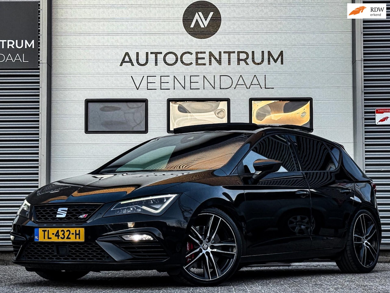 SEAT Leon - 2.0 TSI CUPRA 300 504 PK STAGE 3 PANO/CARPLAY/KEYLESS/ACC - AutoWereld.nl