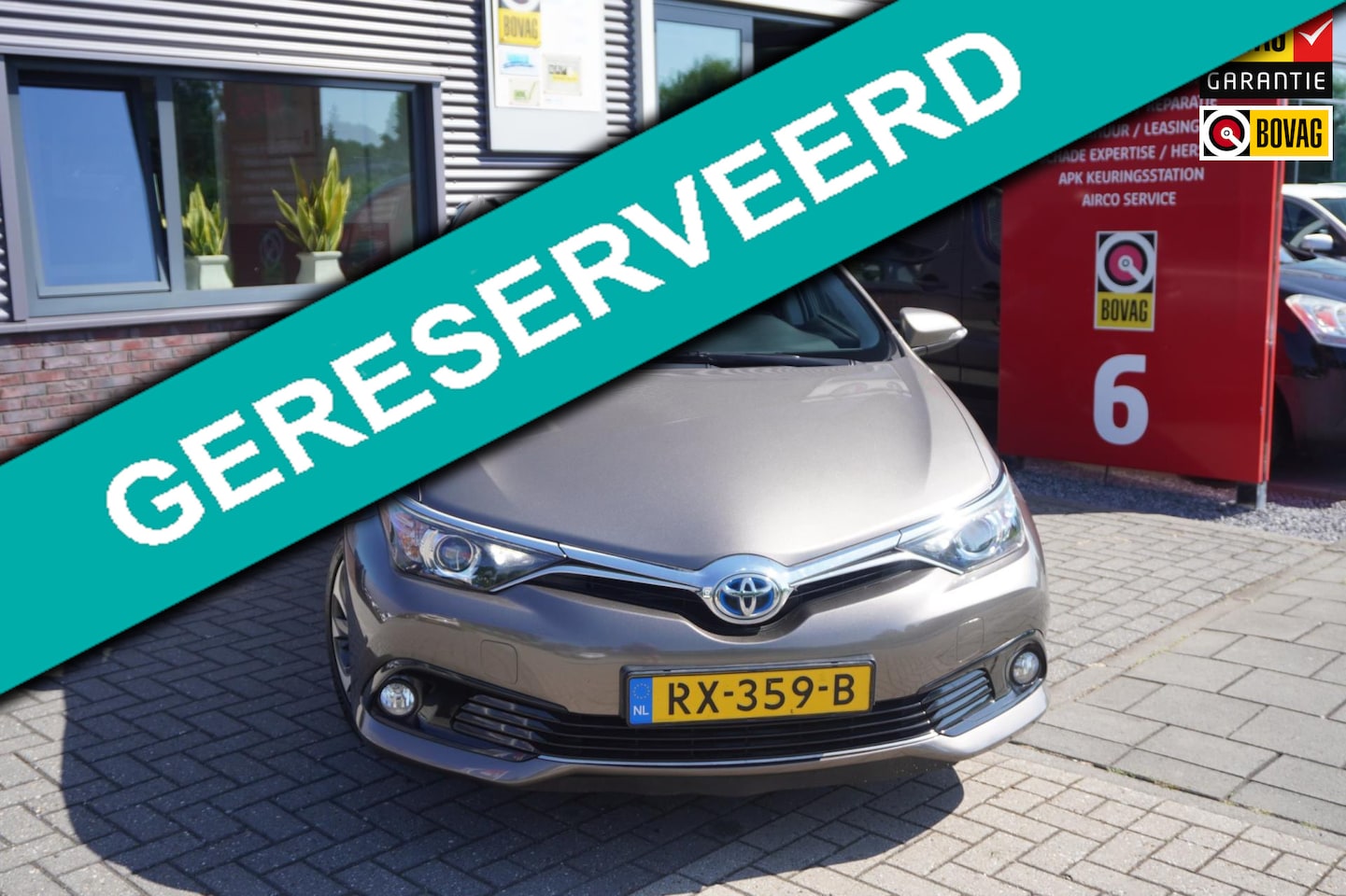 Toyota Auris - 1.8 Hybrid Executive / Pano / Cruise / Achtercamera - AutoWereld.nl