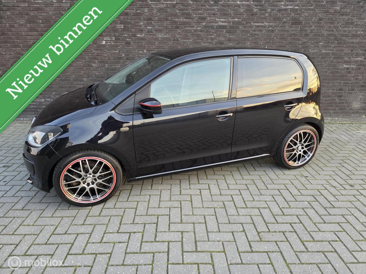 Volkswagen Up! - 1.0 up! Edition|Zeer Sportief|Navi|Airco|H&R| - AutoWereld.nl