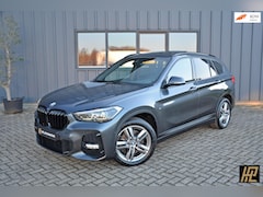 BMW X1 - XDrive20i 192pk M Sport High Executive * Pano * Navi Prof * 1e eigenaresse * Zeer mooi