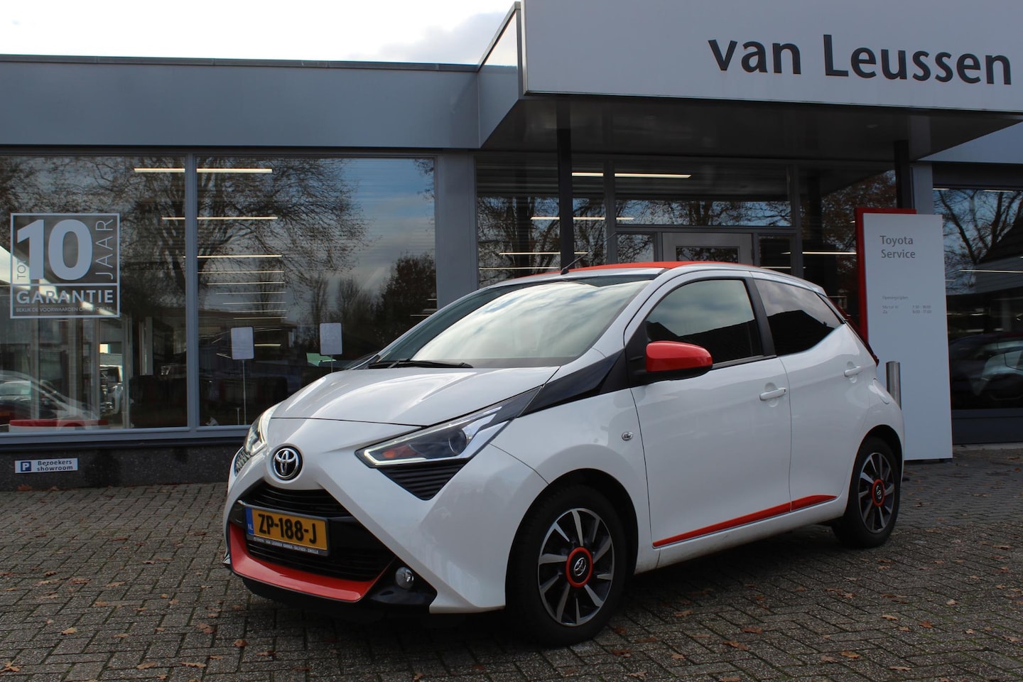 Toyota Aygo - 1.0 VVT-I X-OTIC OPEN DAK APPLE/ANDROID CAMERA AIRCO BLUETOOTH DAB LM-VELGEN - AutoWereld.nl