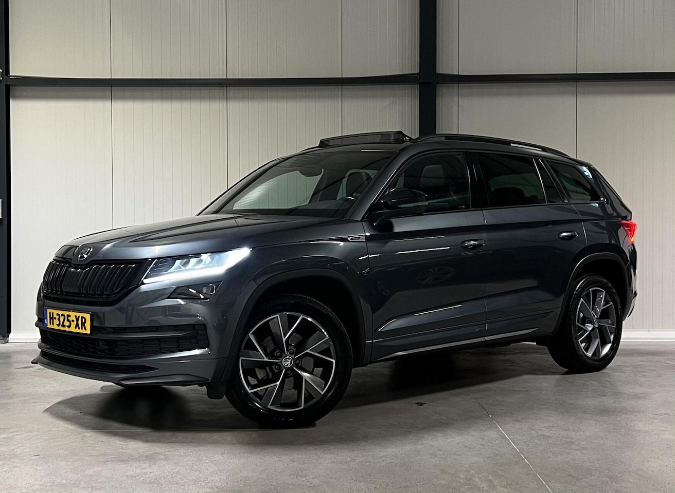 Skoda Kodiaq - 1.5 TSI Sportline Pano Virtual 7 Pers Trekhaak - AutoWereld.nl
