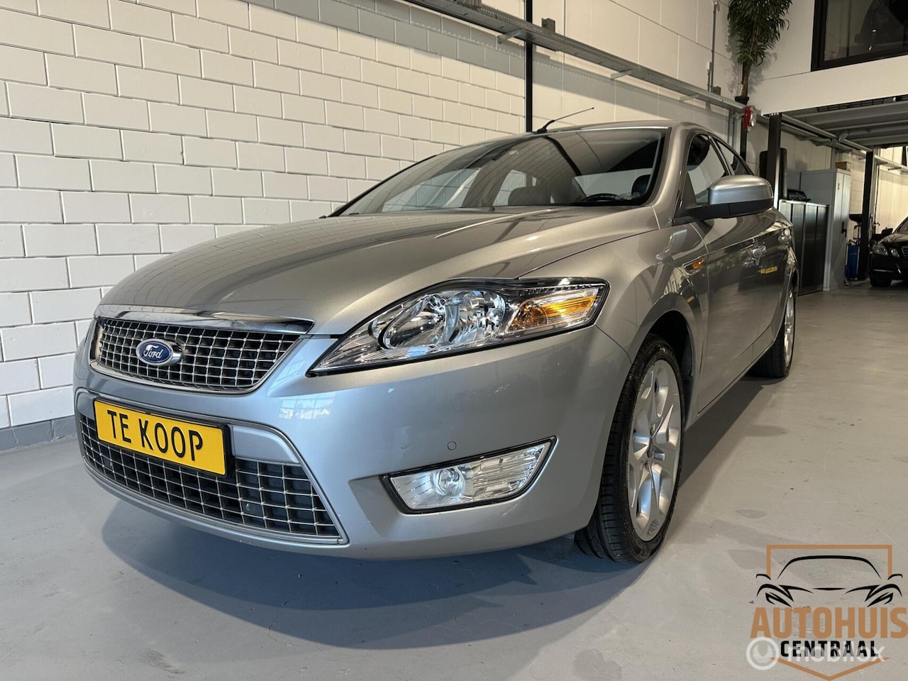 Ford Mondeo - 2.0-16V Titanium*NwAPK*Airco*Navi*18inch* - AutoWereld.nl